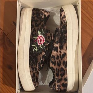 Stylish Leopard Print Sneakers with Floral Detail